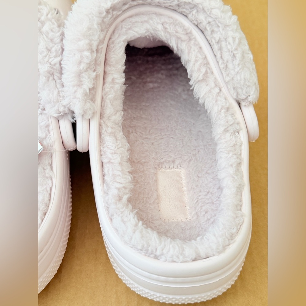 CROCS Baya Faux Fur Lined Clogs Women’s Size 9 | Men’s Size 7 | Barely Pink - Picture 6 of 10